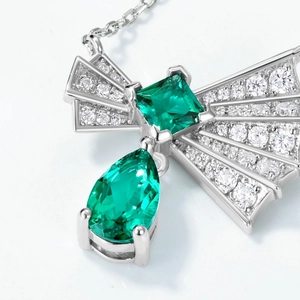 Collier émeraude en argent 925 avec pendentif nœud et pierre précieuse verte en poire