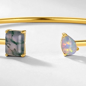 Bracciale aperto in argento S925 con agata muschiata verde e opale in finitura dorata