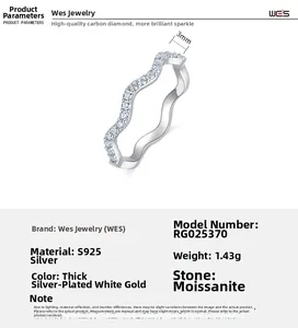 Makroaufnahme: S925 Silber Wellenring mit Moissanit-Stein und 3mm Bandbreite
