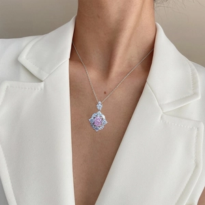 Elegante S925 Silberhalskette mit ovalem rosa Kristallblüten-Anhänger für Damen