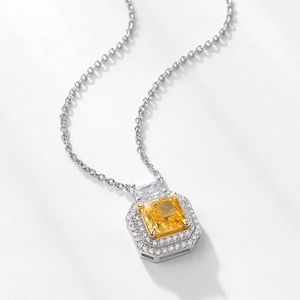 Collier en argent S925 avec diamant jaune taille carrée et double entourage scintillant