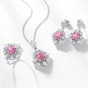 Schmuckset mit rosa Kohlenstoffdiamant im Eiskristallschliff, Silberkette und Ohrringe