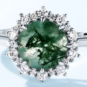 Lussuoso anello in argento S925 con agata muschiata verde tonda e halo di diamanti brillanti