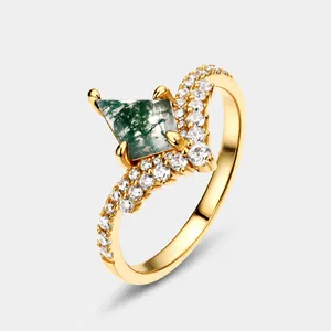 Bague luxueuse en agate mousse taille cerf-volant avec anneau torsadé serti de diamants