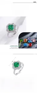 Détail d'une bague en argent S925 avec pierre verte taille émeraude et halo de diamants