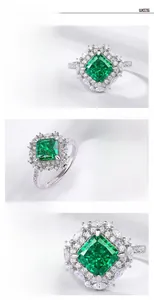 Détail de la bague en argent S925 avec pierre verte taille émeraude et halo