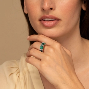 S925 silver ring with three emerald-cut green gemstones and sparkling micro-pavé diamonds