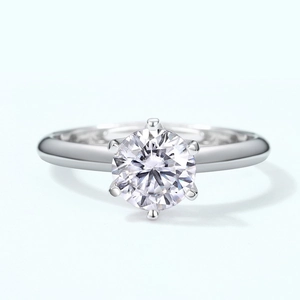 Classic six-prong S925 sterling silver ring with round brilliant cut moissanite stone