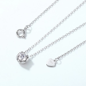 Classica collana in argento sterling S925 con ciondolo in moissanite rotonda