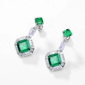Orecchini pendenti in argento S925 con smeraldi quadrati e accenti di zircone