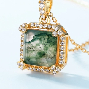 Luxe S925 zilveren ketting met vierkante groene mosagaat hanger en goudkleurige finish