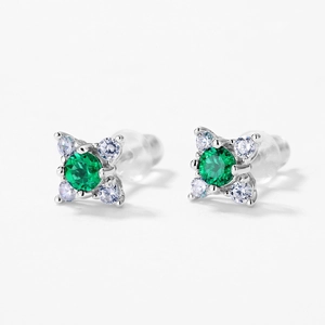 Exquisite S925 silver flower stud earrings with emerald gemstones and white crystals