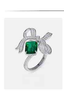 Detail of S925 silver emerald ring featuring a sparkling bow and rectangle main stone