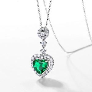 S925 silver necklace with heart-cut lab-grown emerald and sparkling zircon details
