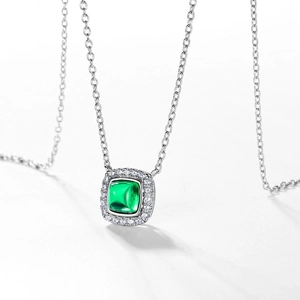 Collier élégant en argent sterling S925 avec pendentif émeraude carrée serti halo