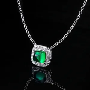 Collier élégant en argent S925 avec pendentif émeraude coussin et halo de zircons