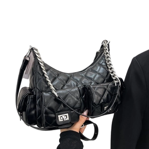 Sac à bandoulière noir matelassé en similicuir avec multi-poches et chaîne argentée