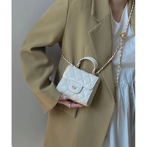 Borsa a Tracolla Elegante da Donna in Pelle PU Trapuntata Mini Borsa con Chiusura a Camelia Tracolla a Catena Piccola Borsa Quadrata