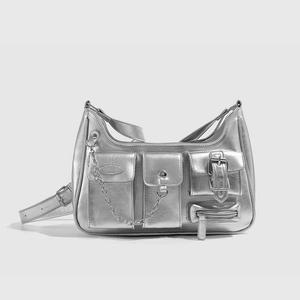 Silberne Y2K Motorrad-Achseltasche mit mehreren Taschen und Metallkette im Trend