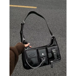 Borsa Sottobraccio in Pelle PU Lucida Retro Donna Stile Moto Y2K Borsa a Spalla Multi-tasche Catena in Metallo Borsa Hobo Trend Street