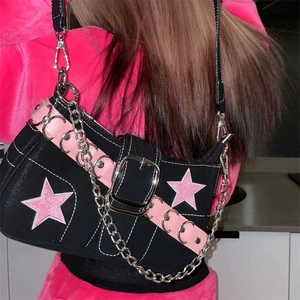 Sac sous le bras Y2K noir en PU avec patchs d'étoiles roses et chaîne en métal argenté