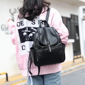 Zaino minimalista in pelle PU nera con bordo a onde e nappe in stile street chic