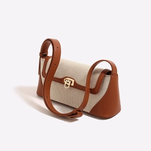 Borsa baguette retrò francese in pelle e tela con vista a 45 gradi e chiusura in metallo