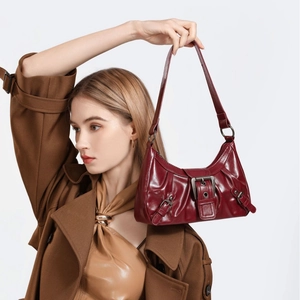 Sac Sous le Bras en Cuir PU Vintage Plissé pour Femmes Sac à Épaule Hobo Rétro Avec Boucle Métallique Style Moto