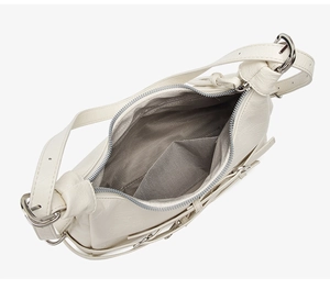 Détail intérieur du sac en cuir blanc plissé avec doublure à chevrons et poche interne