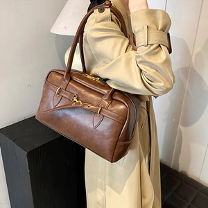 Sac à Épaule en Cuir PU Vintage Grande Capacité pour Femmes Décontracté Navettage Boston Tote Sac à Main Avec Décoration Dorée
