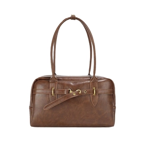 Sac bandoulière Boston marron foncé vintage avec garniture dorée et texture cuir lisse