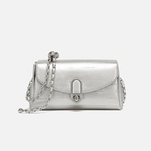 Borsa a tracolla argento metallizzato con texture trapuntata e chiusura a girello ovale