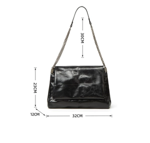 Detailed size chart of black glossy leather tote bag with chain strap dimensions
