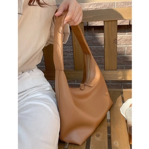 Damen Vintage Minimalistische PU Leder Hobo Umhängetasche Große Kapazität Pendler Tote Unterarmtasche Mode Handtasche