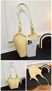 Bucket-Bag aus Leder mit Litschistruktur und Smartphone zum Größen- und Kapazitätsvergleich
