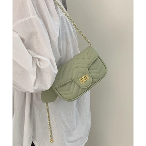 Women Quilted Chevron Chain Shoulder Bag Small Rhombic Square Crossbody Bag Gold Lock Heart Pendant Fashion Daily Purse