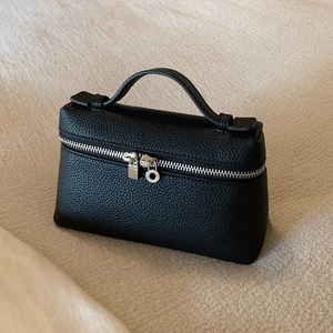 Schwarze Mini-Box-Handtasche mit Lychee-Muster, Silberbeschlägen und Top-Griff für Damen