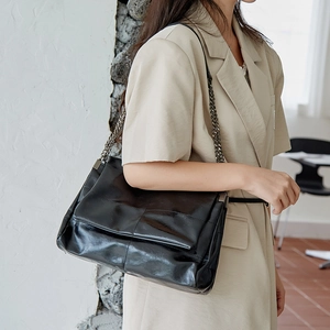 Women Large Capacity PU Leather Shoulder Bag Fashion Chain Tote Messenger Bag Casual Daily Commuting Fashion Hobo Bag