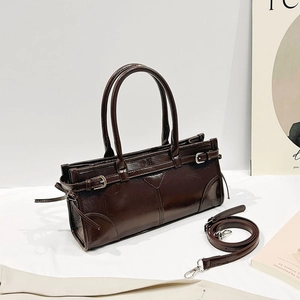Retro dunkelbraune baguette handtasche aus öl-leder mit verstellbarem schultergurt