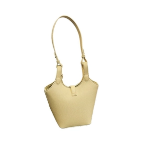 Minimalistische cremegelbe Beuteltasche aus Leder mit verstellbarem Schultergurt