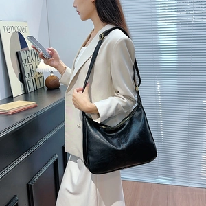 Sac à Bandoulière Hobo en Cuir PU Vintage Grande Capacité pour Femmes Sac Cabas Rétro Couleur Unie Avec Bandoulière Réglable