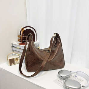 Grand sac cabas rétro en cuir marron foncé avec bandoulière réglable, style épuré