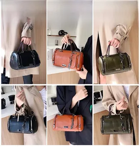 Borse a mano stile Boston in nero, arancione e verde viste da varie prospettive