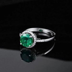 Luxurious S925 sterling silver ring with large round emerald gemstone and halo diamonds