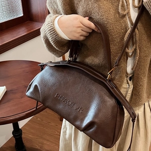 Sac à Épaule Sous le Bras en Cuir PU Minimaliste Rétro pour Femmes Grande Capacité Sac Bowling Plissé Style Urbain