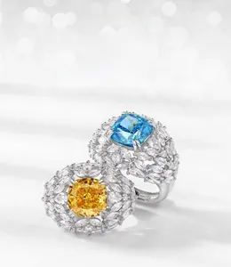 Détail macro d'une bague en argent S925 avec diamants à haute teneur en carbone jaune et bleu