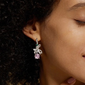 Boucles d'oreilles nœud en argent S925 avec détails verts et grand joyau rose rond