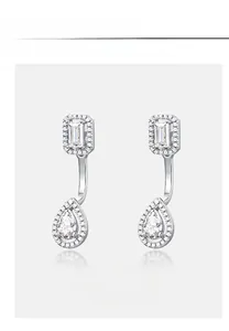 Vue détaillée des boucles d'oreilles en argent S925 avec moissanite amovible