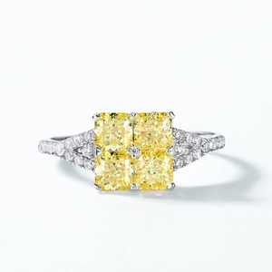Bague en argent S925 avec quatre diamants jaunes taille princesse et anneau pavé
