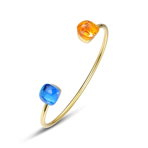 Offener S925-Silberarmreif in Gold mit quadratischen blauen und orangen Steinen